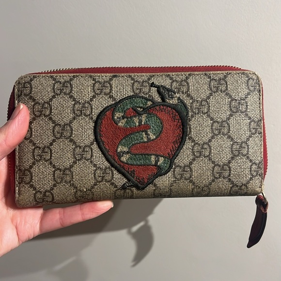 Authentic Gucci Special Edition Collector Item Kingsnake Heart Design GG Wallet - Picture 12 of 15